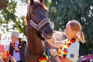 Regine Mispelkamp und Highlander Delight's bei ihrer Rückkehr aus Tokio, Foto: Nicole Bercz