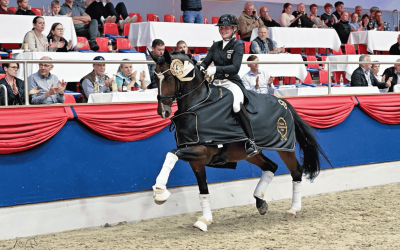 Talentpool-Athletin Kenya Schwierking erhält Goldenes Reitabzeichen